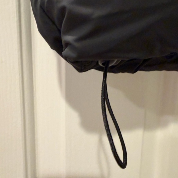 Lightweight Cropped Black Puffer Vest with Pockets NWT - Picture 3 of 5